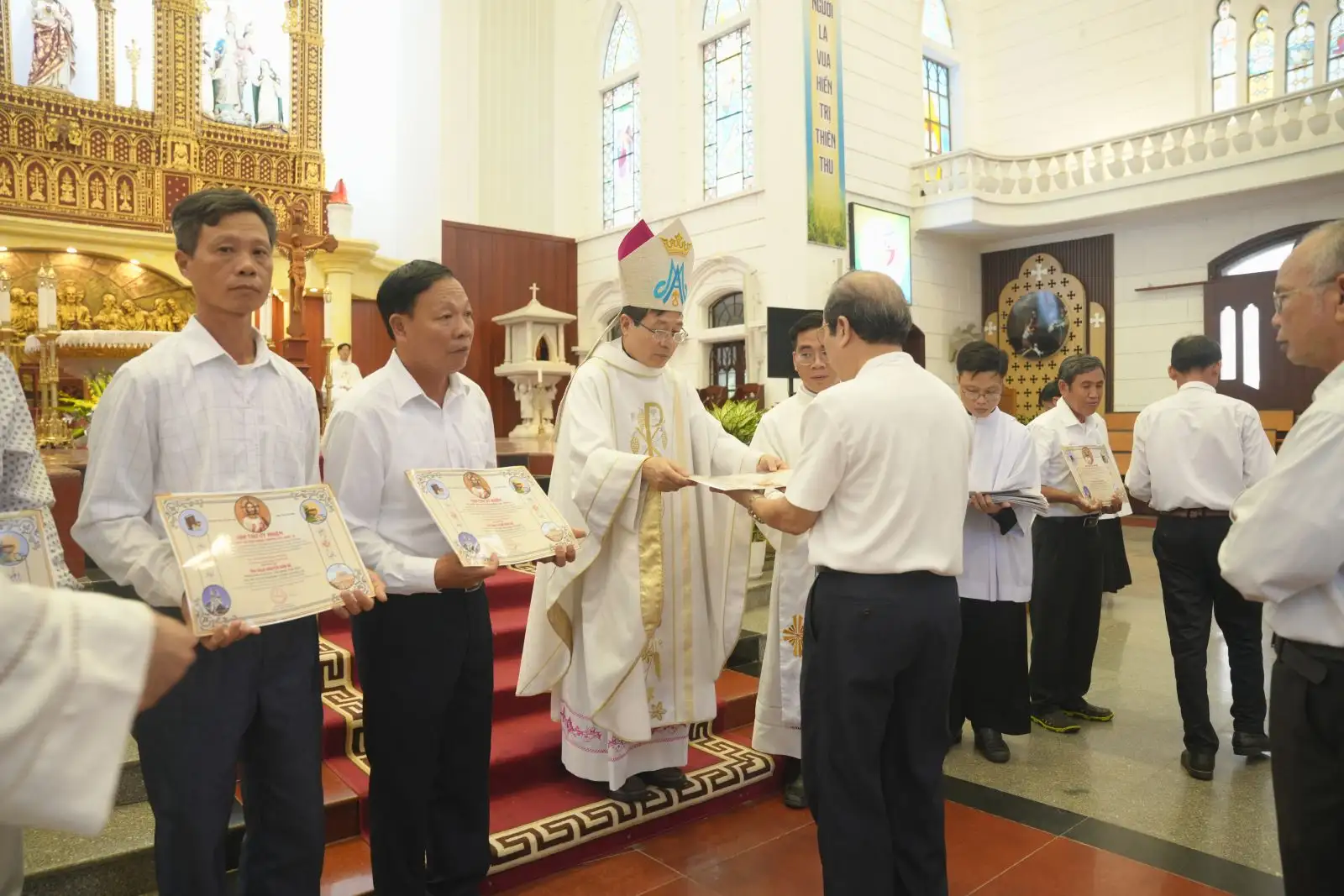 giao-xu-cat-noi Thánh lễ tạ ơn - Kết thúc khóa Huấn luyện và trao Văn thư ủy nhiệm cho các Thừa tác viên ngoại thường