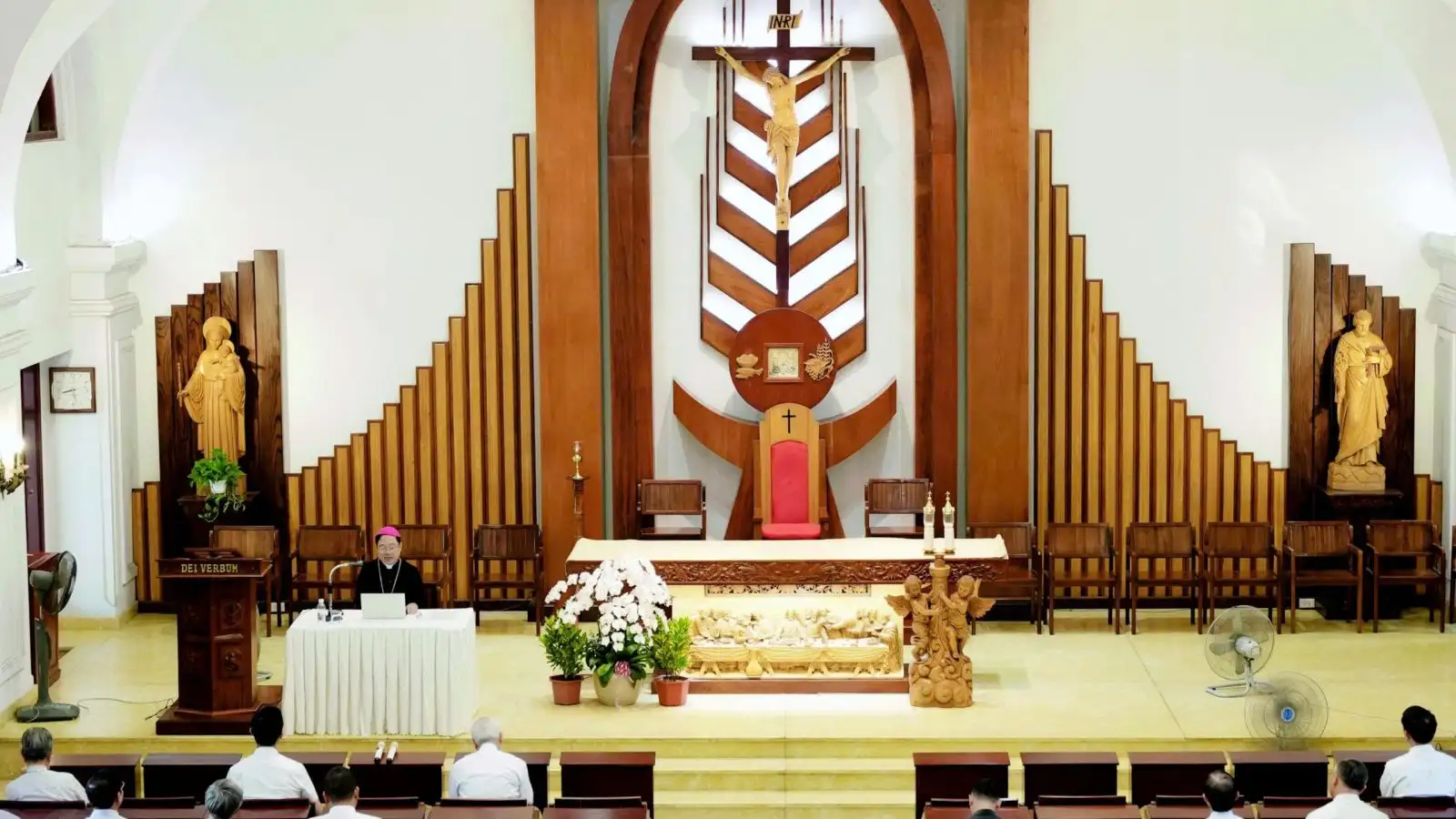 Giáo phận Thái Bình mừng Lễ Thánh Tâm Chúa Giêsu và công bố Sắc phong thành lập hai giáo xứ mới