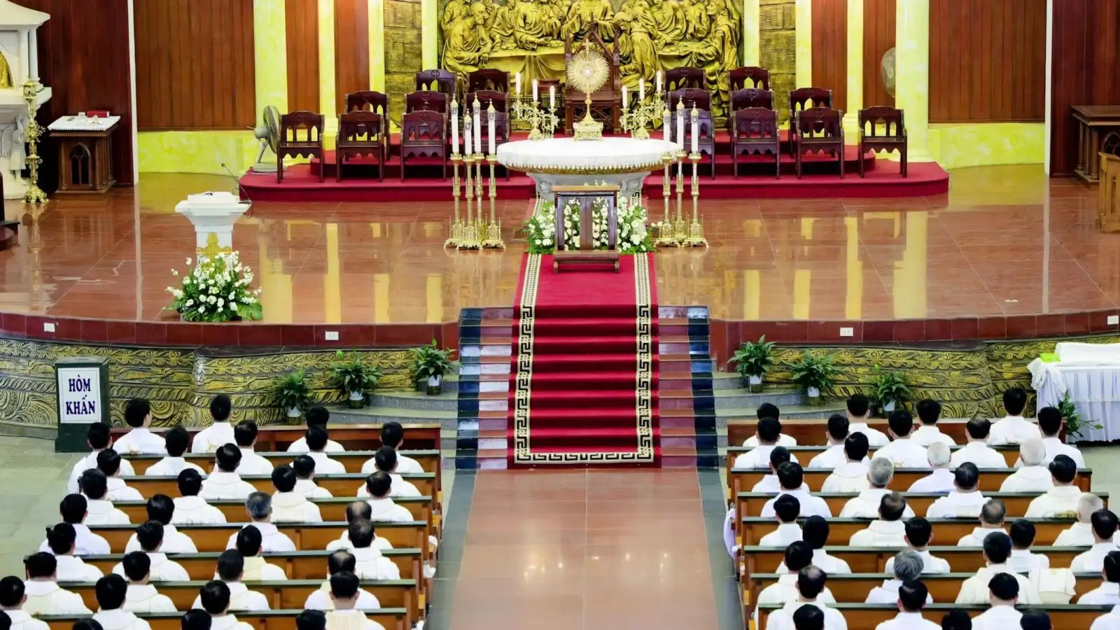 Giáo phận Thái Bình mừng Lễ Thánh Tâm Chúa Giêsu và công bố Sắc phong thành lập hai giáo xứ mới