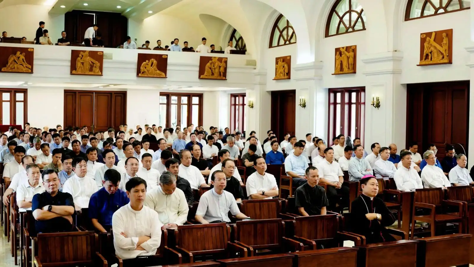Giáo phận Thái Bình mừng Lễ Thánh Tâm Chúa Giêsu và công bố Sắc phong thành lập hai giáo xứ mới
