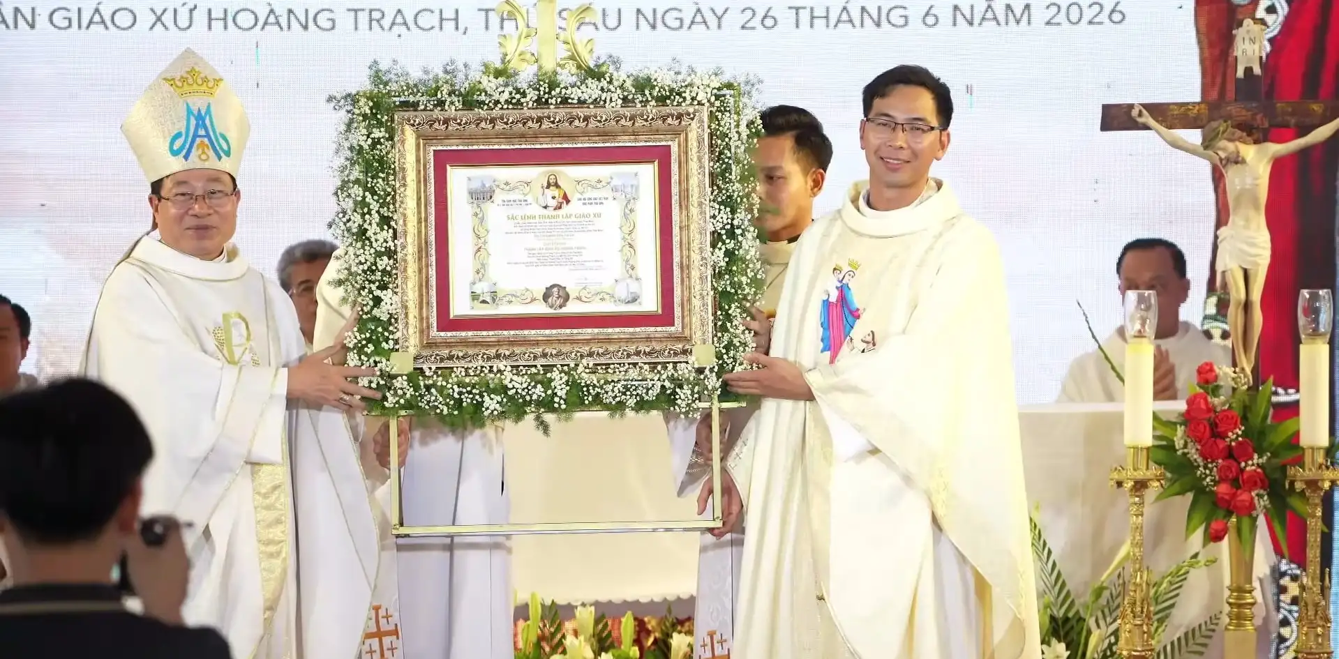 Trao sắc phong thành lập Tân giáo xứ Hoàng Trạch