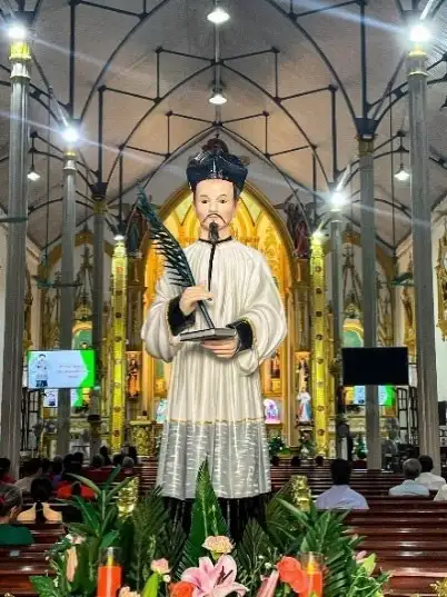 Tượng Cha Thánh Giuse Đặng Đình Viên tại nhà thờ Tiên Chu. Nguồn: Xứ đoàn TNTT Giuse Viên Gx. Tiên Chu.