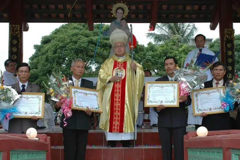Đức Cha Phanxicô Xaviê ban sắc lập xứ ngày 03/12/2006.